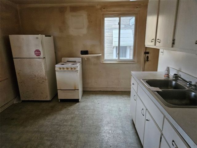 1808 Ridge Ave, Coraopolis, PA 15108