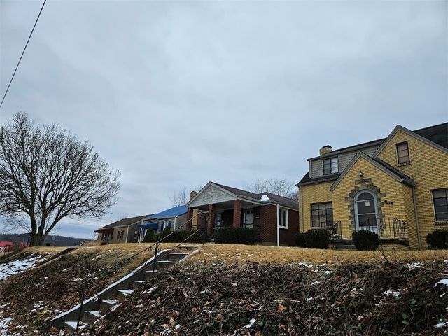 1808 Ridge Ave, Coraopolis, PA 15108