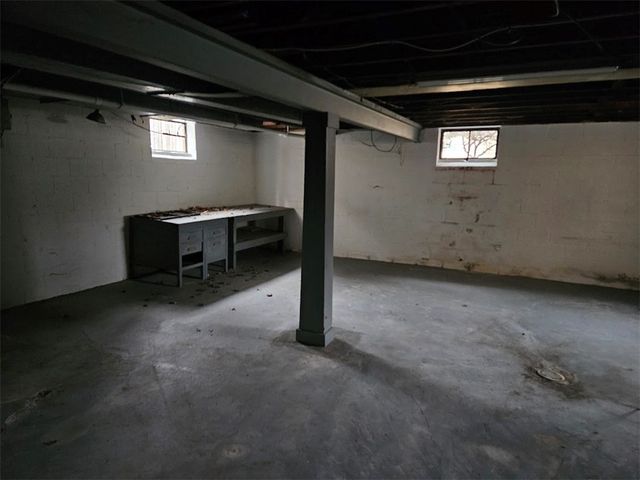 1808 Ridge Ave, Coraopolis, PA 15108