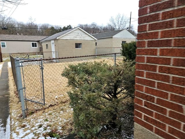 1808 Ridge Ave, Coraopolis, PA 15108