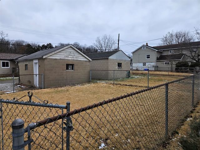 1808 Ridge Ave, Coraopolis, PA 15108