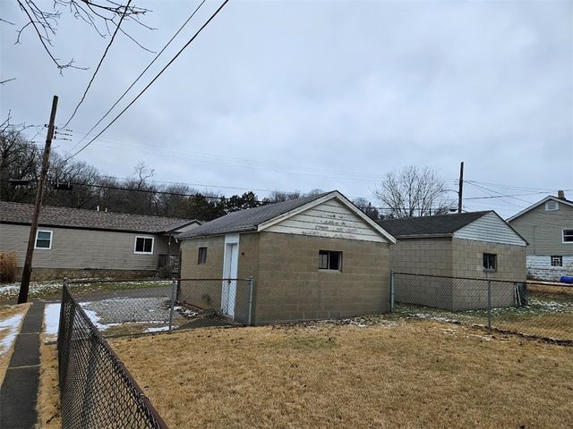 1808 Ridge Ave, Coraopolis, PA 15108