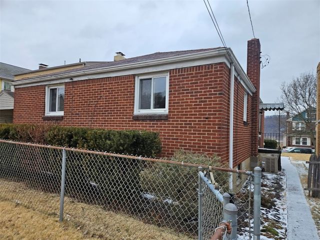 1808 Ridge Ave, Coraopolis, PA 15108