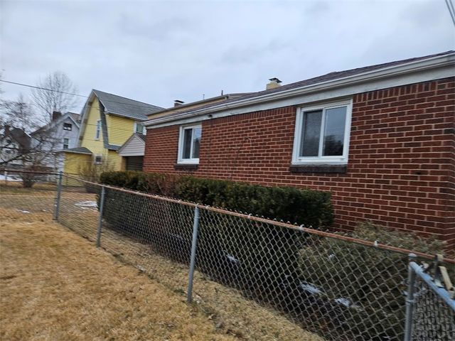 1808 Ridge Ave, Coraopolis, PA 15108
