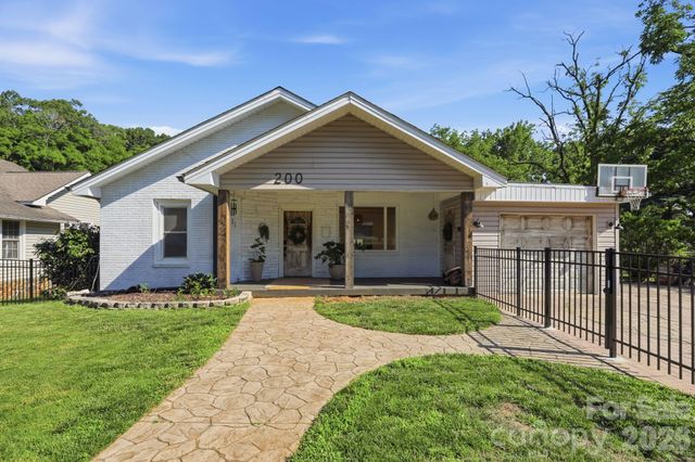 200 Feimster Street, Statesville, NC 28677