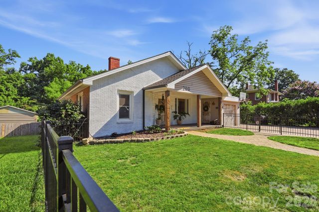 200 Feimster Street, Statesville, NC 28677