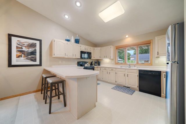 2119 CLOUDVIEW COURT, Appleton, WI 54914