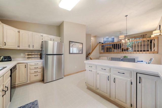 2119 CLOUDVIEW COURT, Appleton, WI 54914