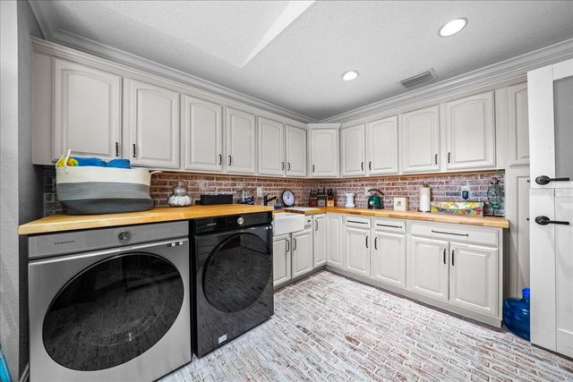 2323 SE 18TH CIRCLE, Ocala, FL 34471