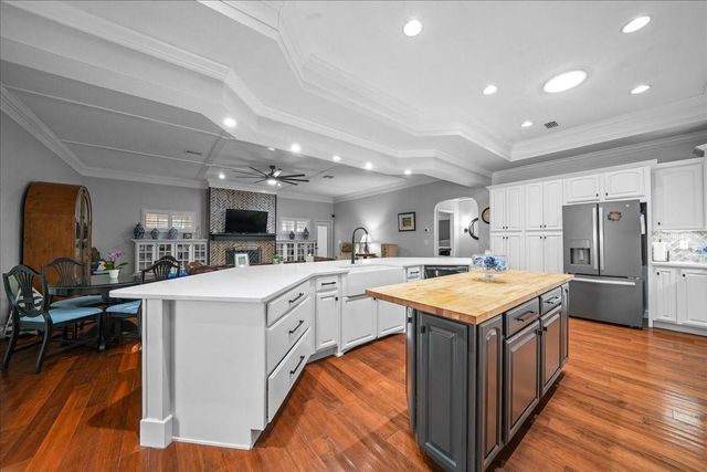 2323 SE 18TH CIRCLE, Ocala, FL 34471