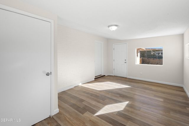 9323 HOLLINGS Street, El Paso, TX 79924