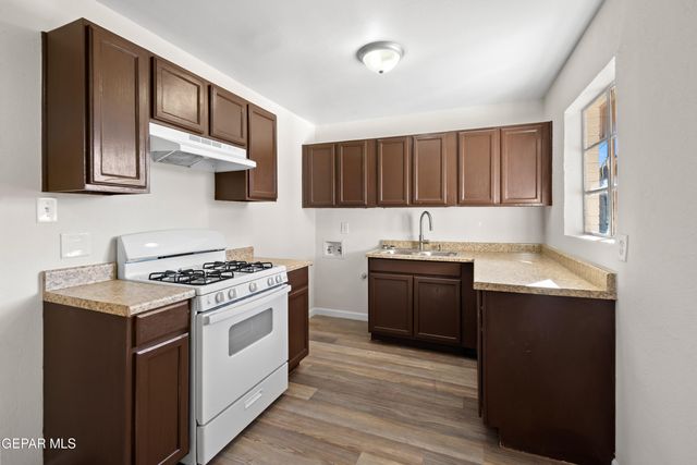 9323 HOLLINGS Street, El Paso, TX 79924