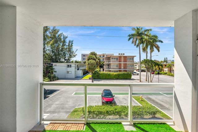 9381 E Bay Harbor Dr 202s, Bay Harbor Islands, FL 33154