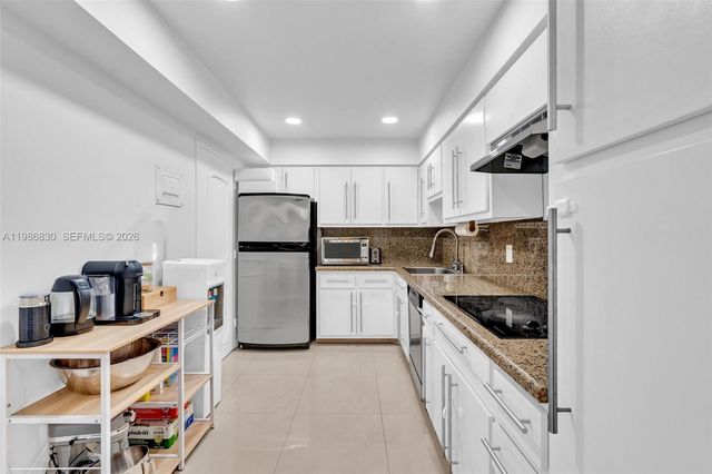 9381 E Bay Harbor Dr 202s, Bay Harbor Islands, FL 33154