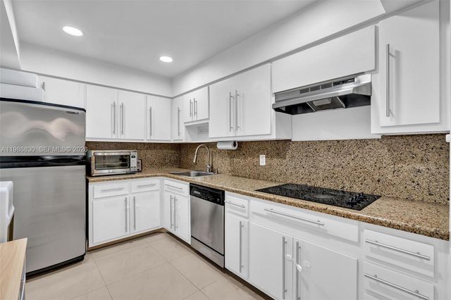 9381 E Bay Harbor Dr 202s, Bay Harbor Islands, FL 33154