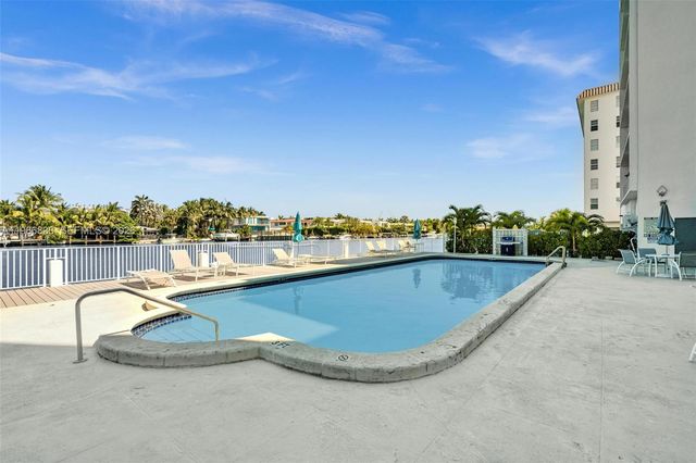 9381 E Bay Harbor Dr 202s, Bay Harbor Islands, FL 33154