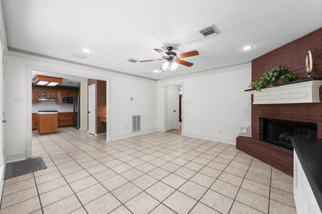 6221 Ranch Lake Drive, Magnolia, TX 77354