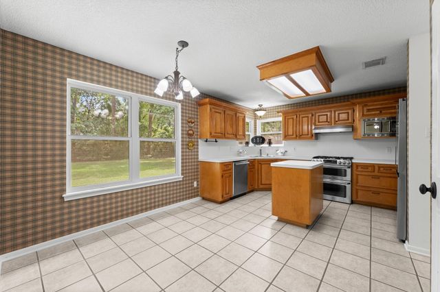 6221 Ranch Lake Drive, Magnolia, TX 77354