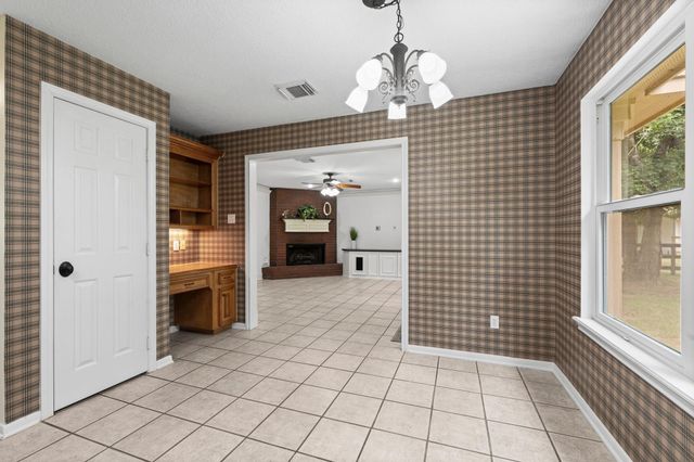 6221 Ranch Lake Drive, Magnolia, TX 77354