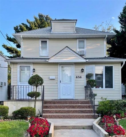 626 Stewart Avenue, New Hyde Park, NY 11040