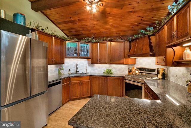 53 MAIN ST, Oley, PA 19547