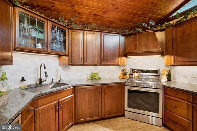 53 MAIN ST, Oley, PA 19547