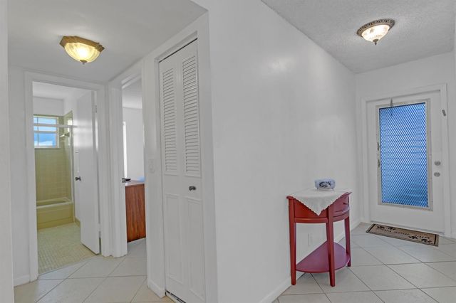 857 Worcester B Lane B, Lake Worth, FL 33467