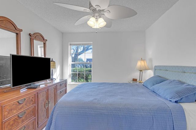 857 Worcester B Lane B, Lake Worth, FL 33467