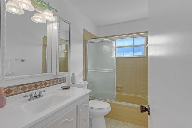 857 Worcester B Lane B, Lake Worth, FL 33467
