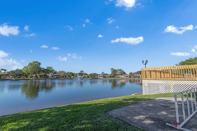 857 Worcester B Lane B, Lake Worth, FL 33467