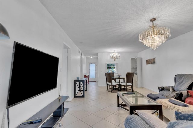 857 Worcester B Lane B, Lake Worth, FL 33467