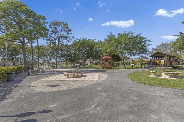 857 Worcester B Lane B, Lake Worth, FL 33467