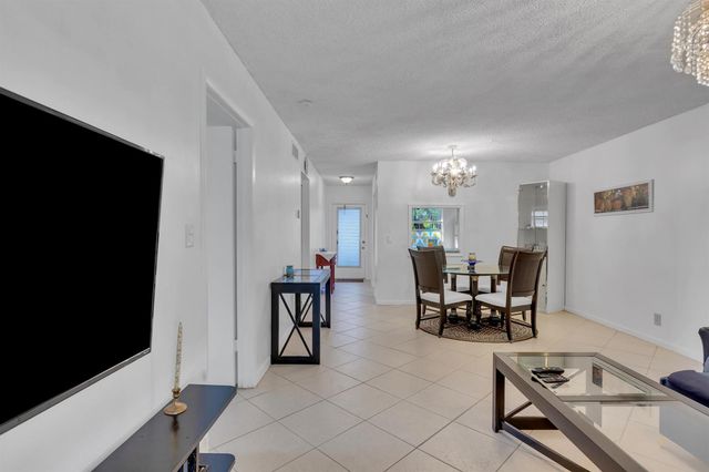 857 Worcester B Lane B, Lake Worth, FL 33467