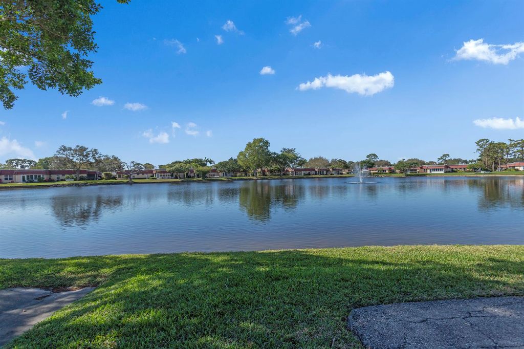 857 Worcester B Lane B, Lake Worth, FL 33467