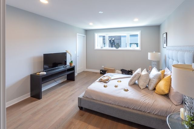 2631 S Throop Street E, Chicago, IL 60608