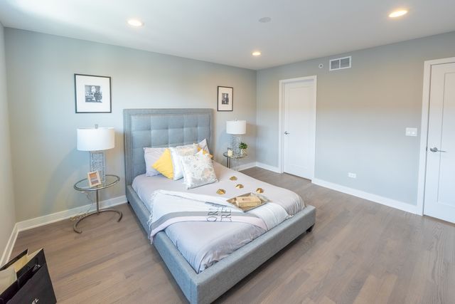 2631 S Throop Street E, Chicago, IL 60608