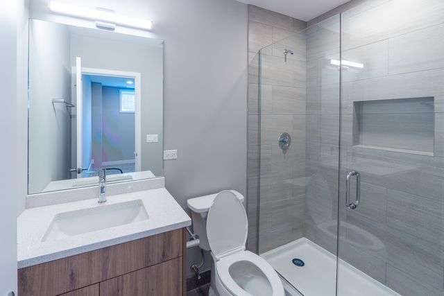 2631 S Throop Street E, Chicago, IL 60608