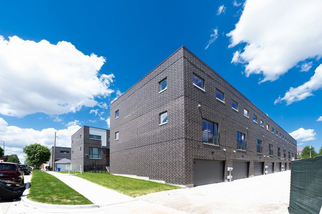 2631 S Throop Street E, Chicago, IL 60608