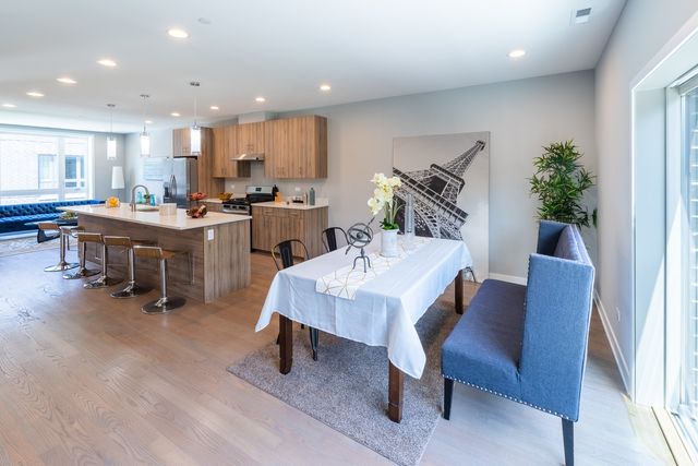 2631 S Throop Street E, Chicago, IL 60608