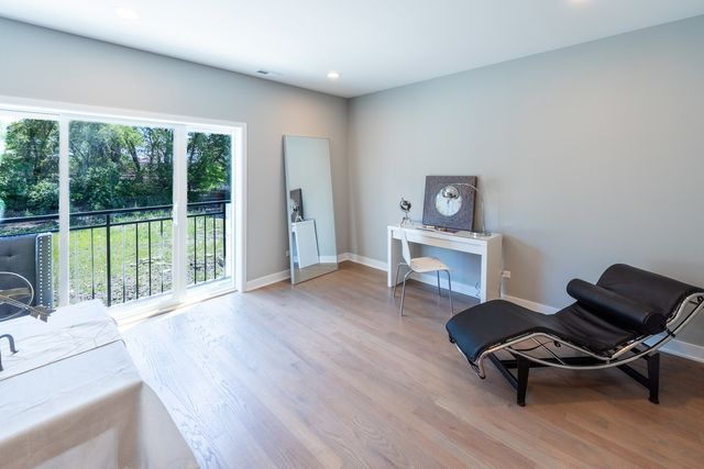 2631 S Throop Street E, Chicago, IL 60608