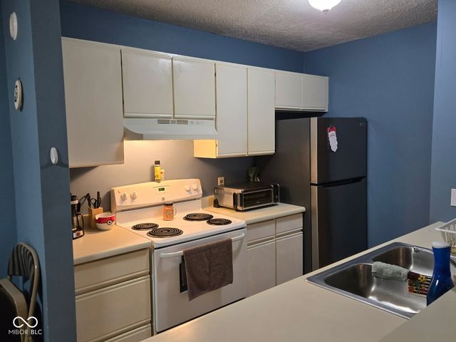 4351 Village Parkway Circle W, Indianapolis, IN 46254