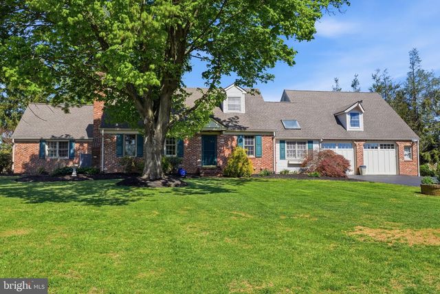 55 LAKEVIEW DR, Elverson, PA 19520