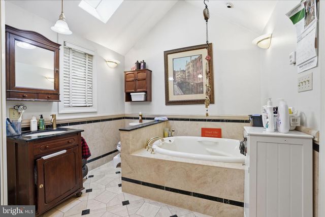55 LAKEVIEW DR, Elverson, PA 19520