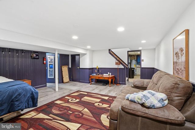 55 LAKEVIEW DR, Elverson, PA 19520