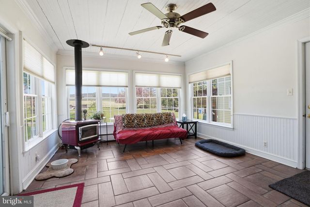 55 LAKEVIEW DR, Elverson, PA 19520