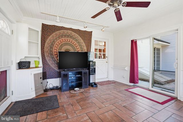 55 LAKEVIEW DR, Elverson, PA 19520