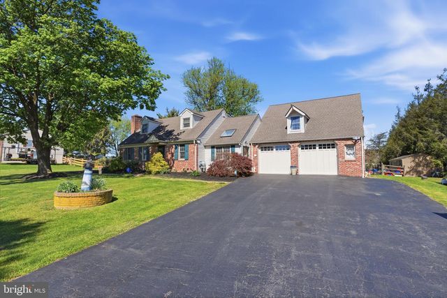 55 LAKEVIEW DR, Elverson, PA 19520