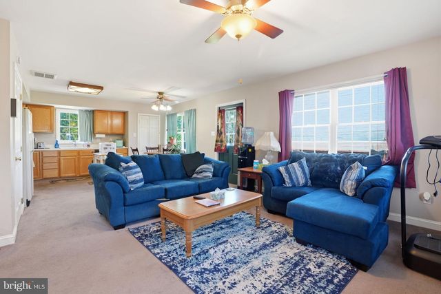 55 LAKEVIEW DR, Elverson, PA 19520