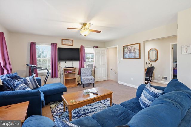 55 LAKEVIEW DR, Elverson, PA 19520