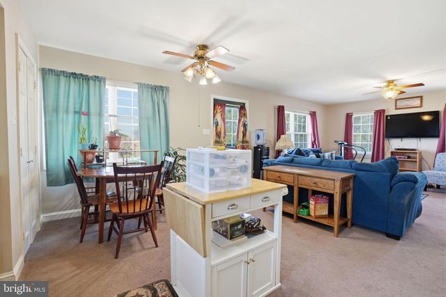55 LAKEVIEW DR, Elverson, PA 19520
